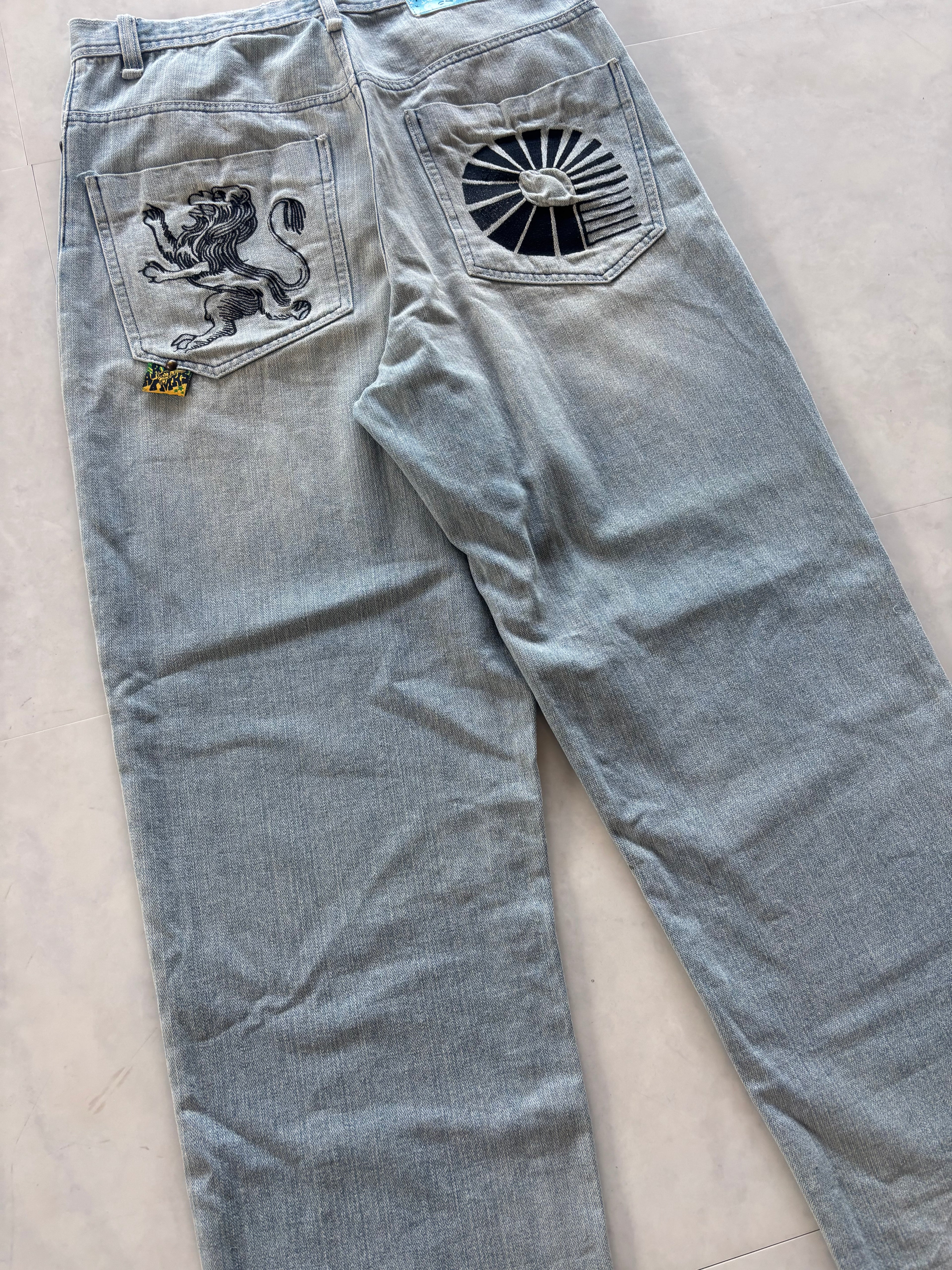 AKADEMIKS Back Embroidery Lion Denim