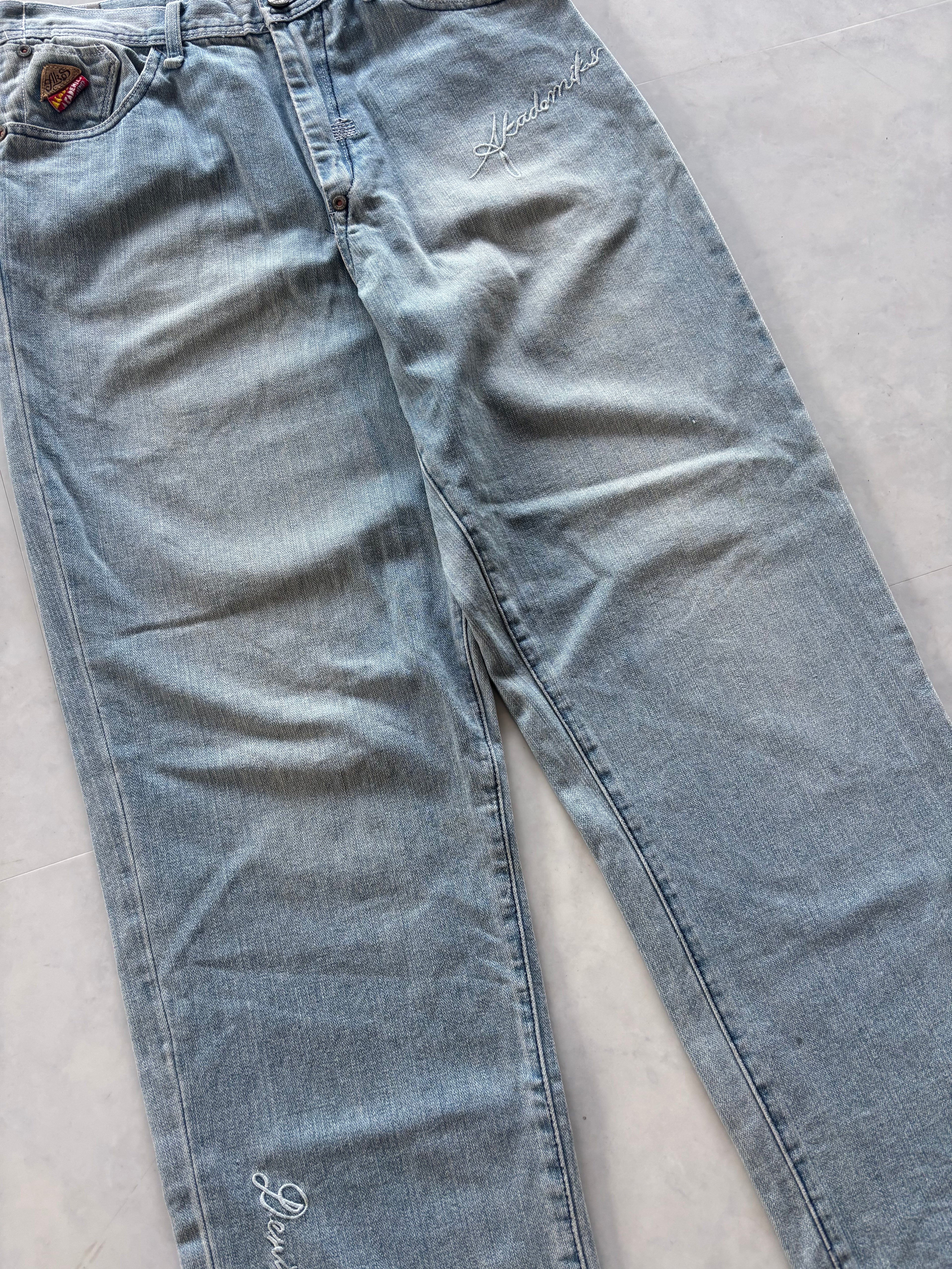 AKADEMIKS Back Embroidery Lion Denim