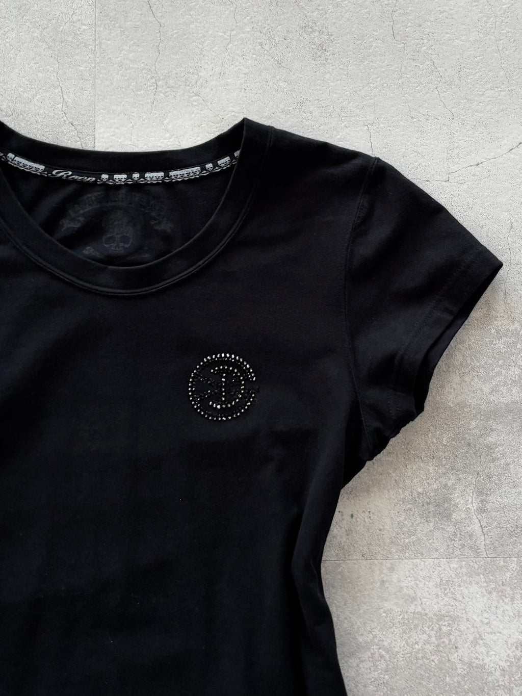 ROEN STAR SKULL BACK PRINT TEE