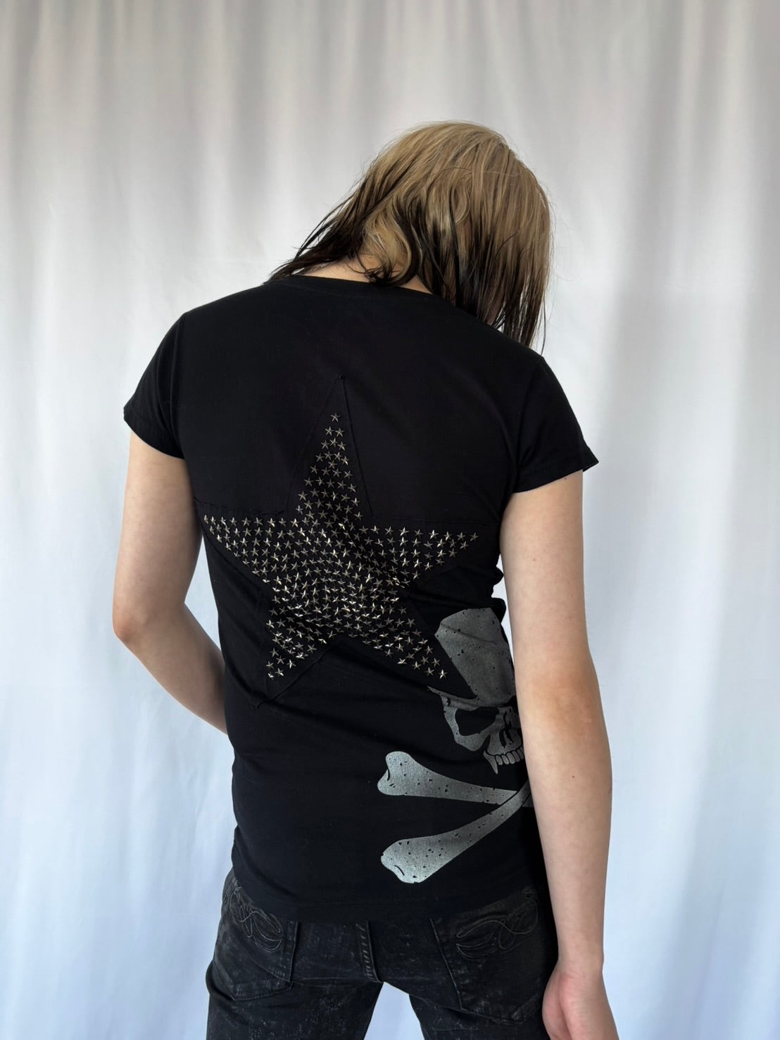 ROEN STAR SKULL BACK PRINT TEE