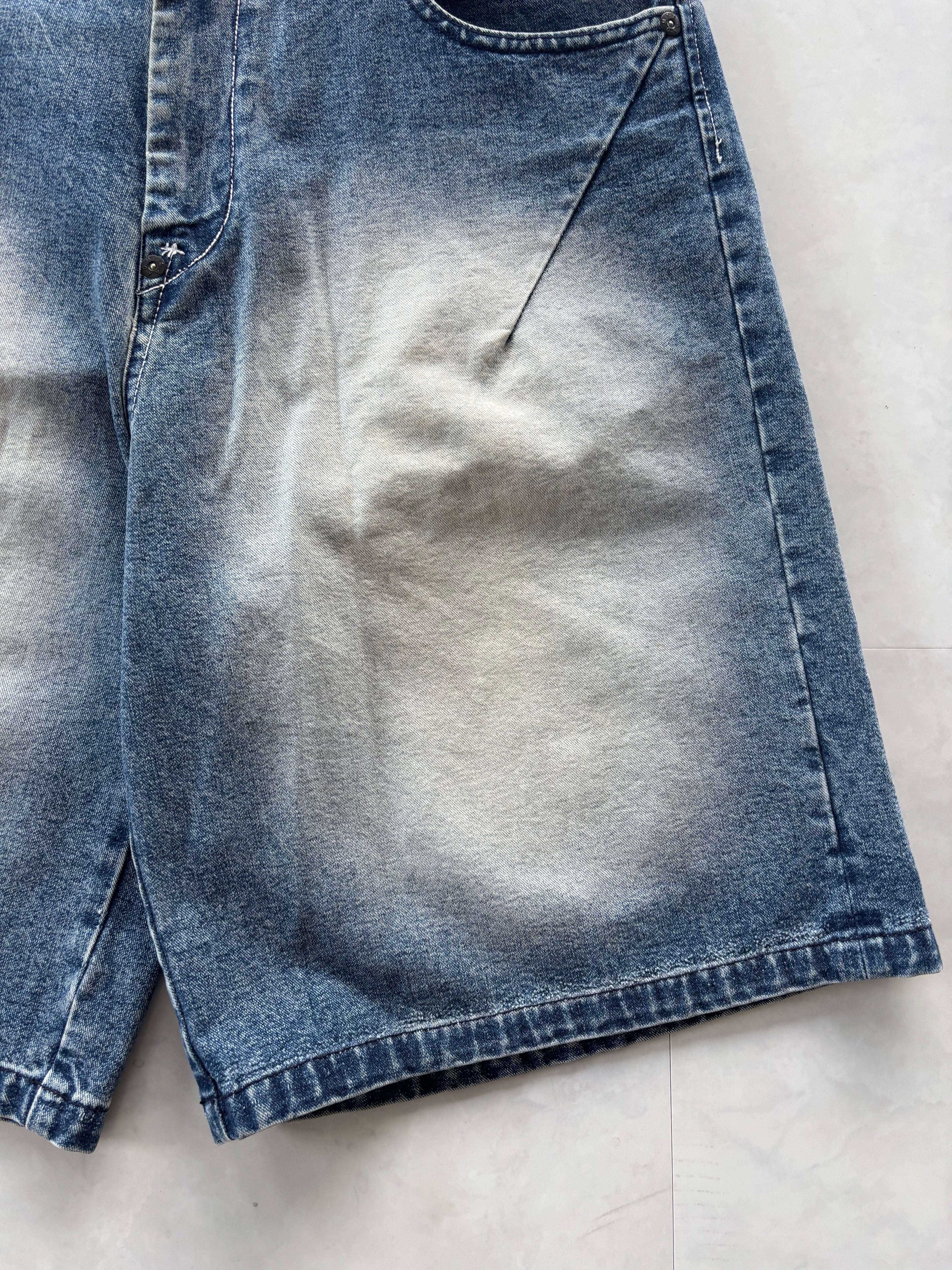 AKADEMIKS embroidery buggy denim shorts