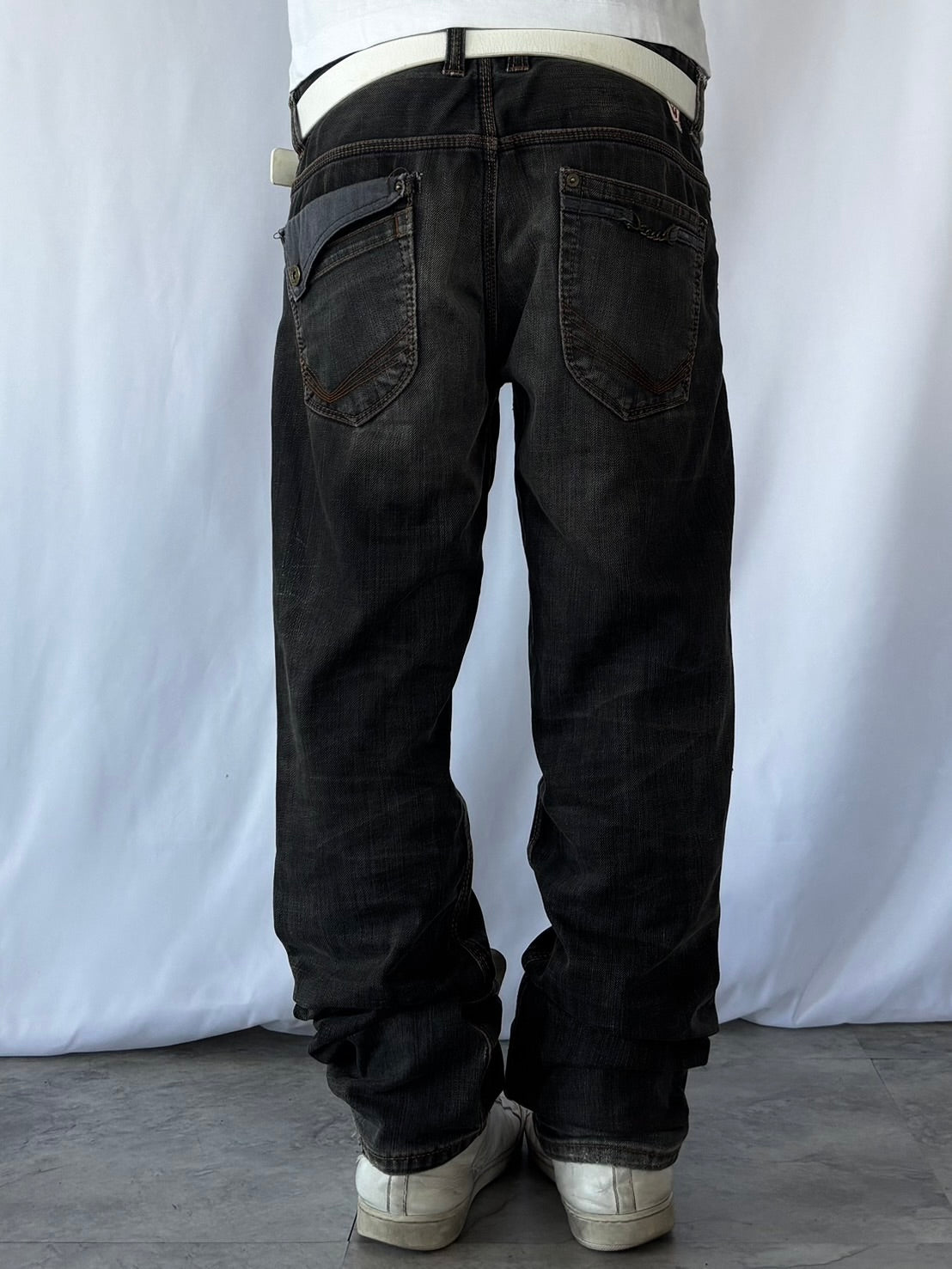 HIDEAWAYS DUST FADED ZIP DENIM