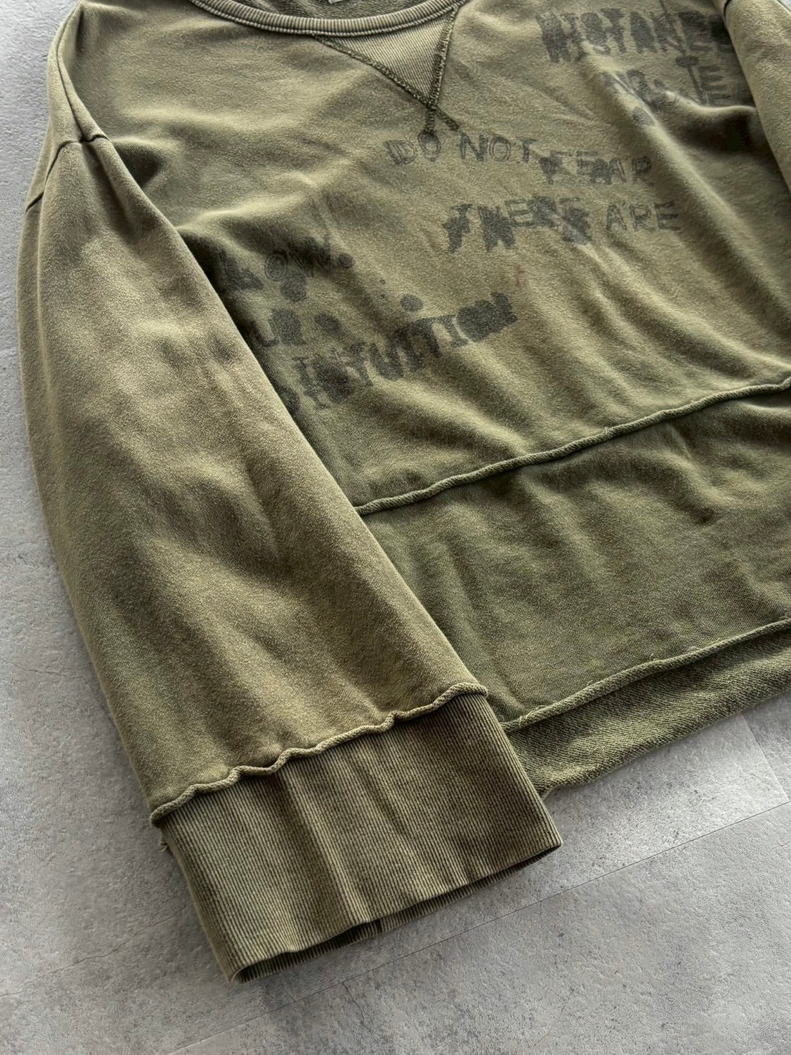 WORLD WIDE LOVE Distressed Graphic Sweat