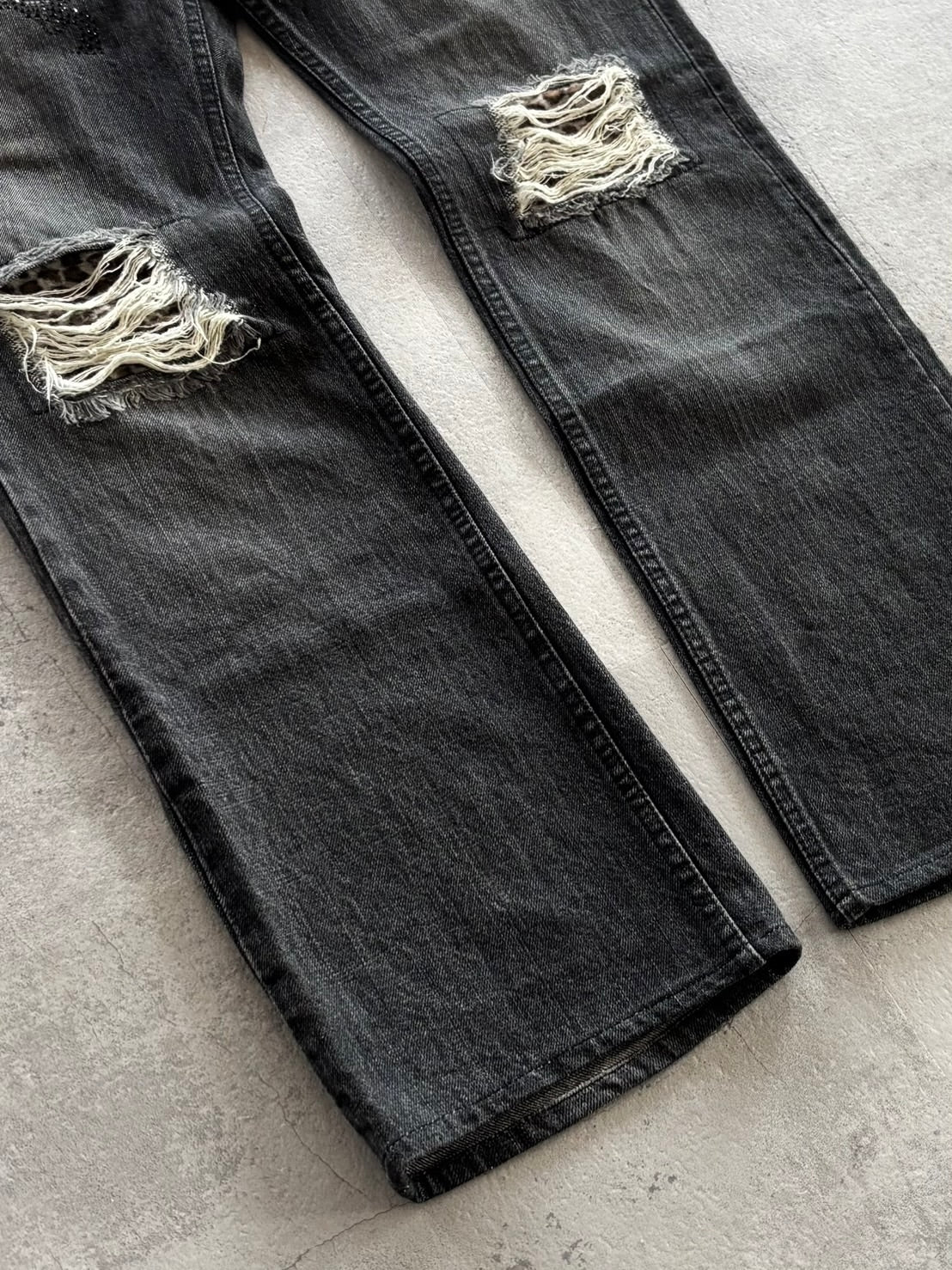 roarguns Grunge Distressed Denim