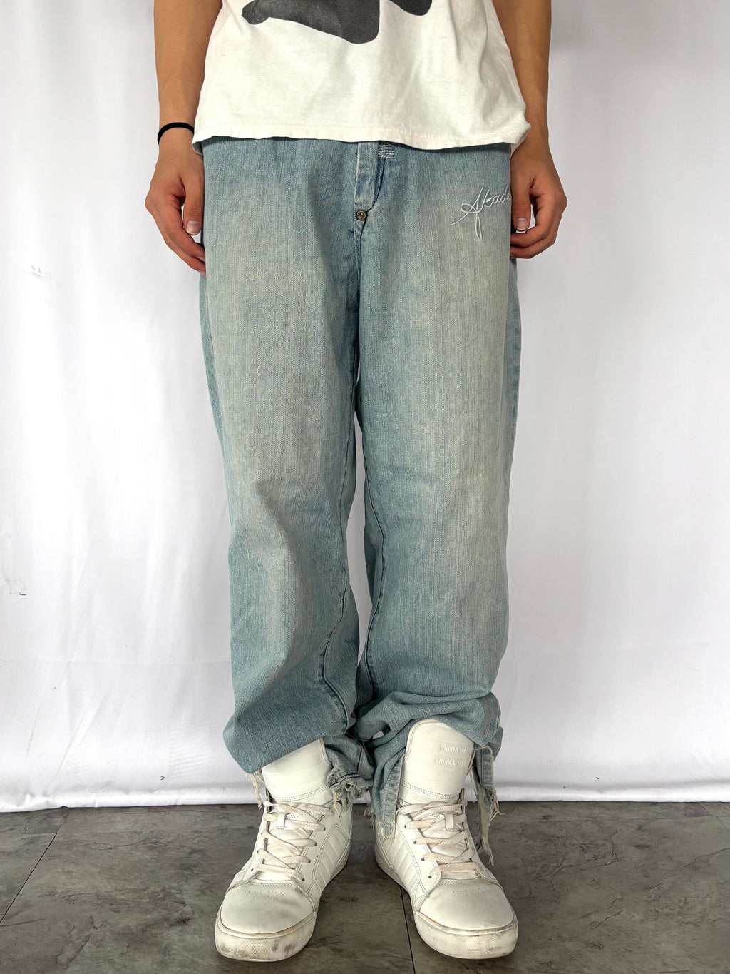 AKADEMIKS Back Embroidery Lion Denim