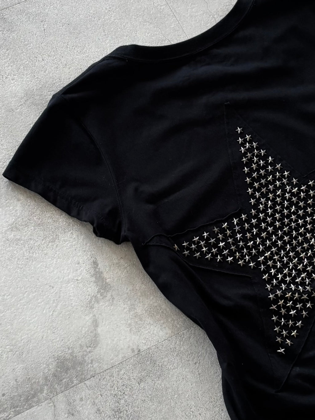 ROEN STAR SKULL BACK PRINT TEE
