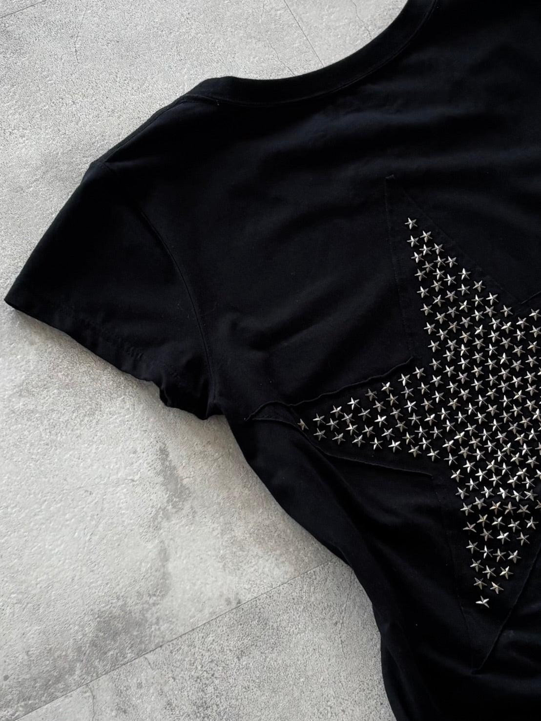 ROEN STAR SKULL BACK PRINT TEE