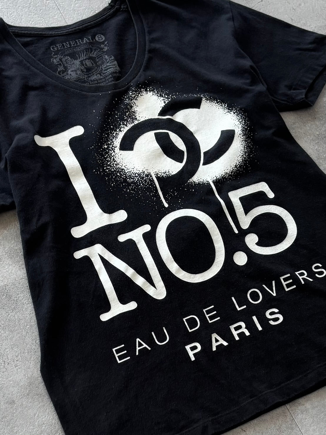 UNKNOWN  NO.5 PARIS GRAPHIC TEE