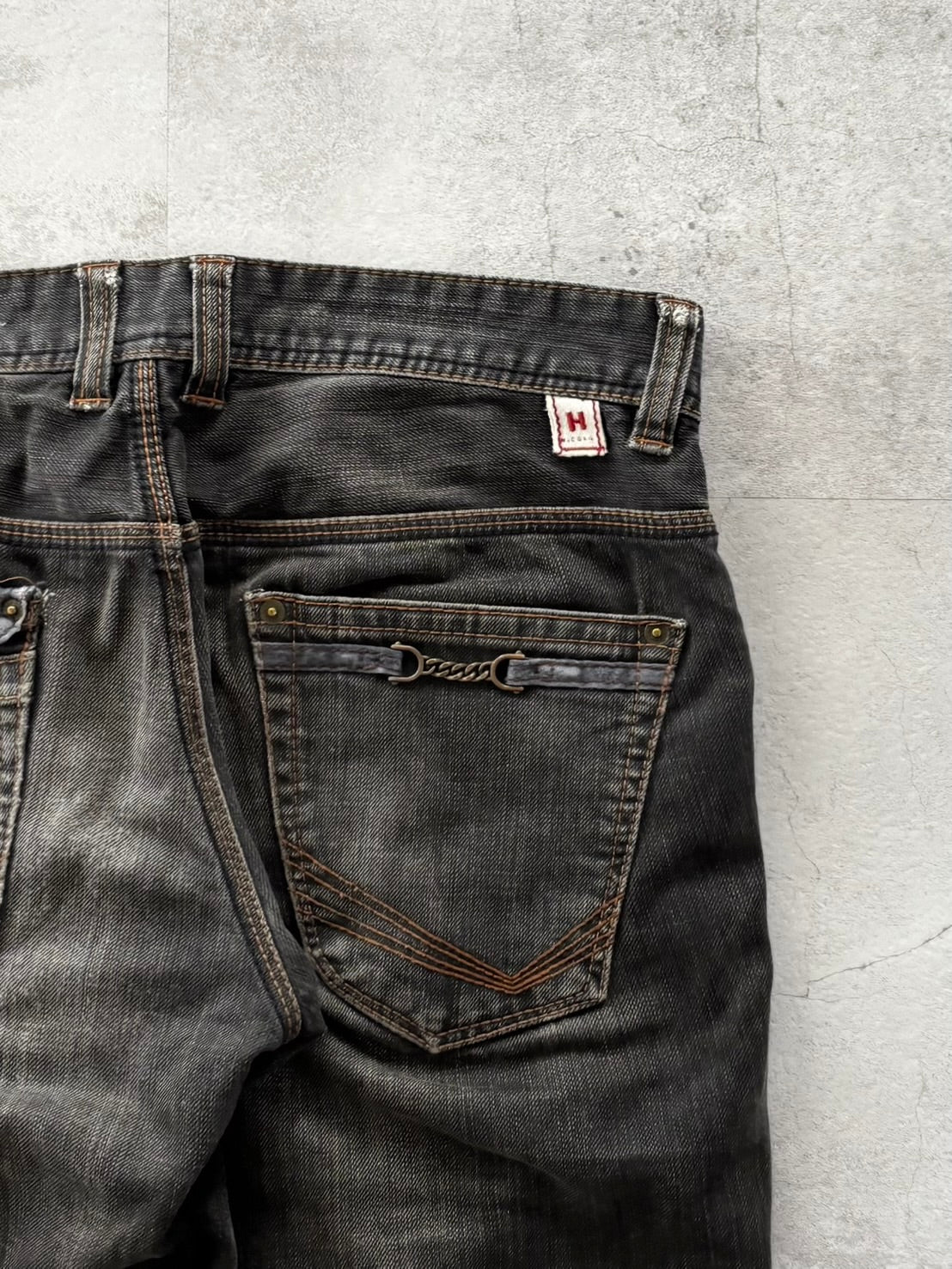 HIDEAWAYS DUST FADED ZIP DENIM