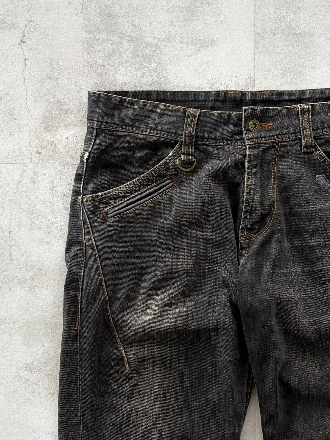 HIDEAWAYS DUST FADED ZIP DENIM