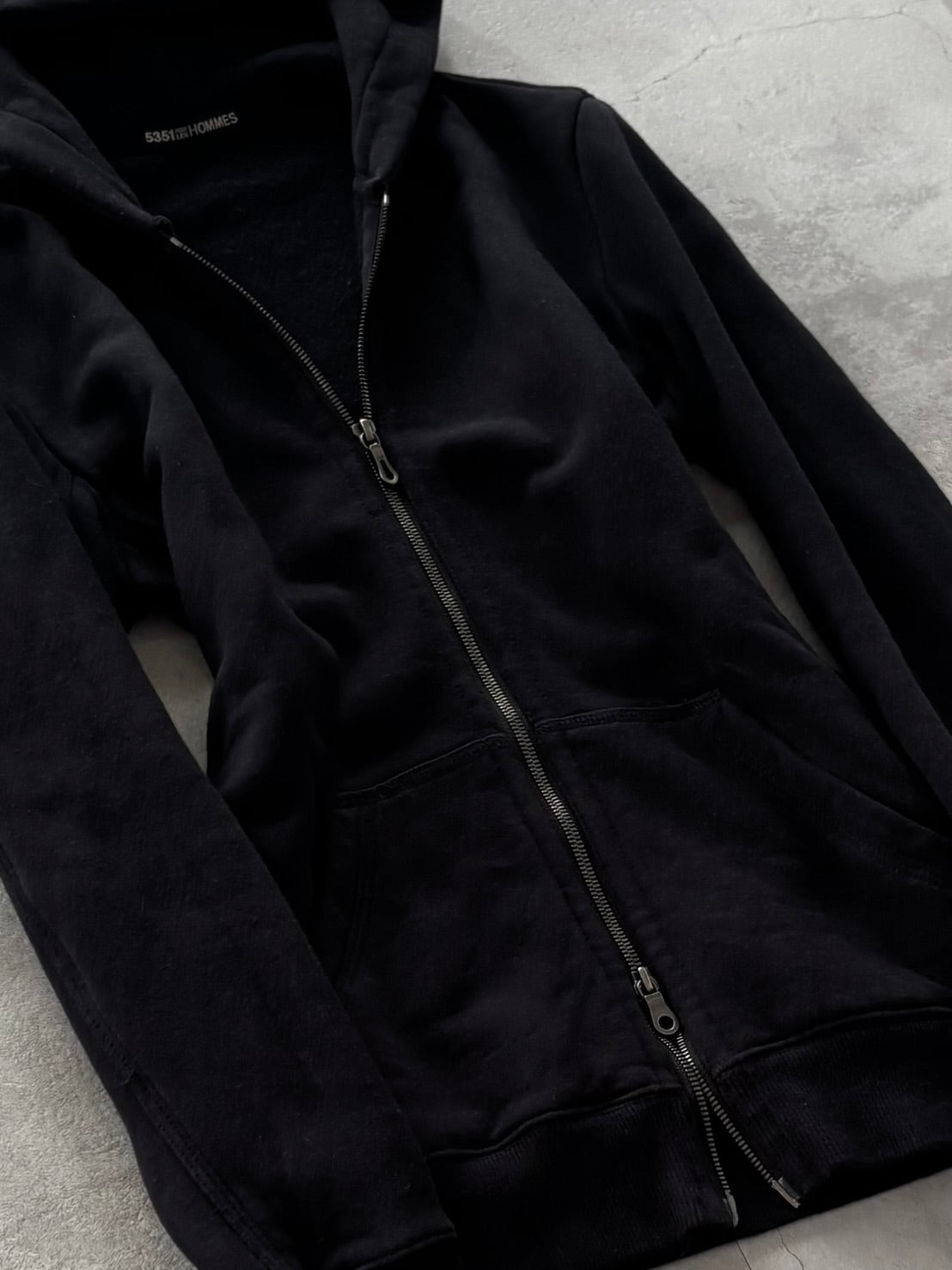 5351 POUR LES HOMMES MINIMAL DARK ZIP HOODIE