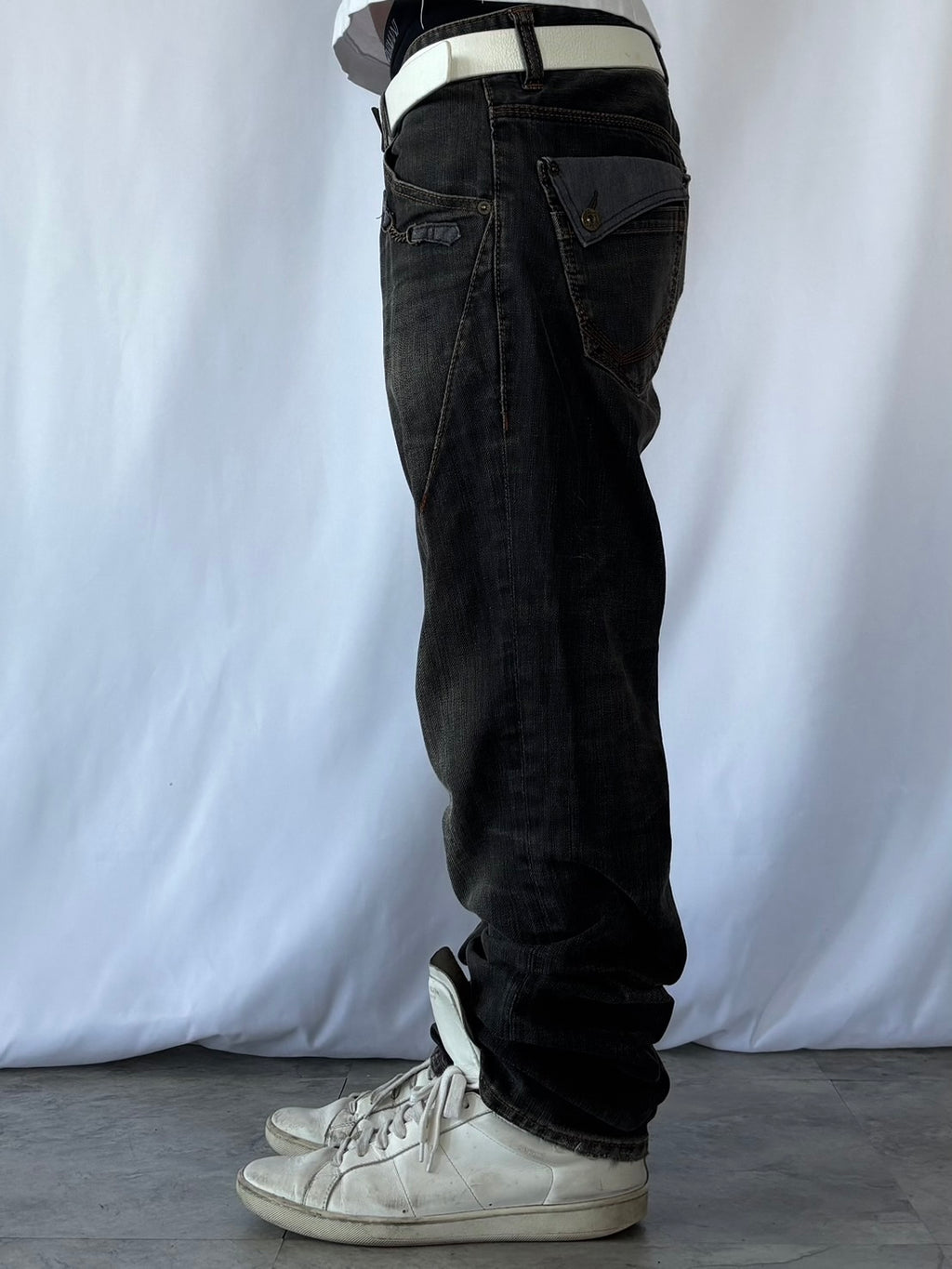 HIDEAWAYS DUST FADED ZIP DENIM