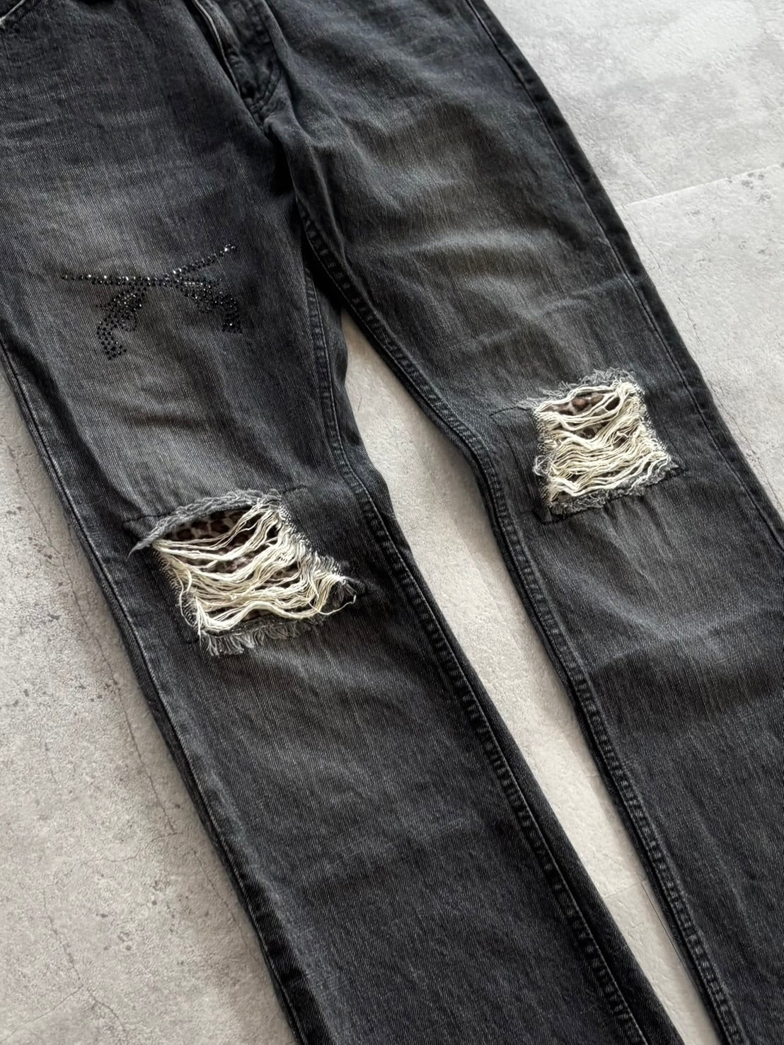 roarguns Grunge Distressed Denim