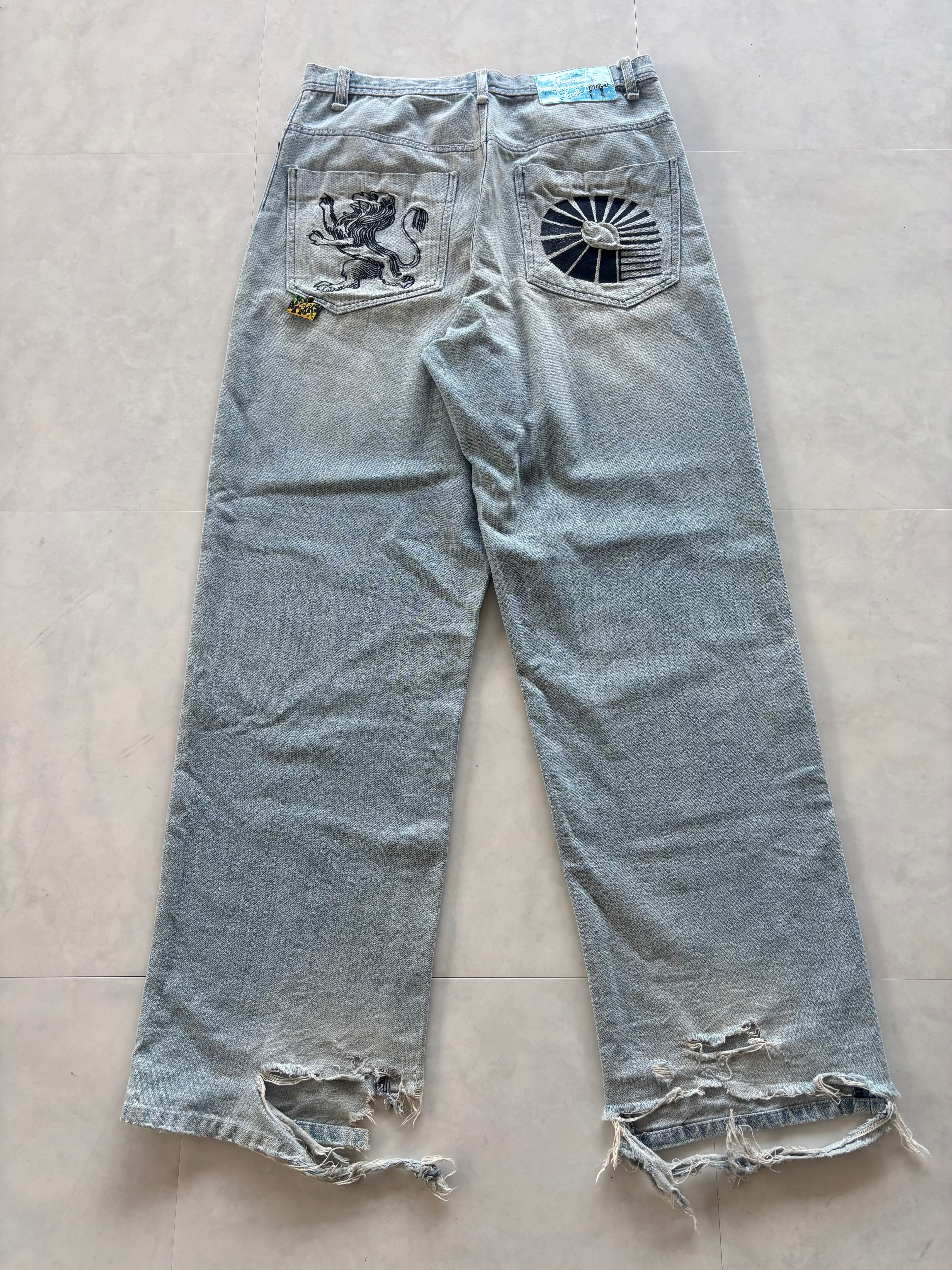 AKADEMIKS Back Embroidery Lion Denim