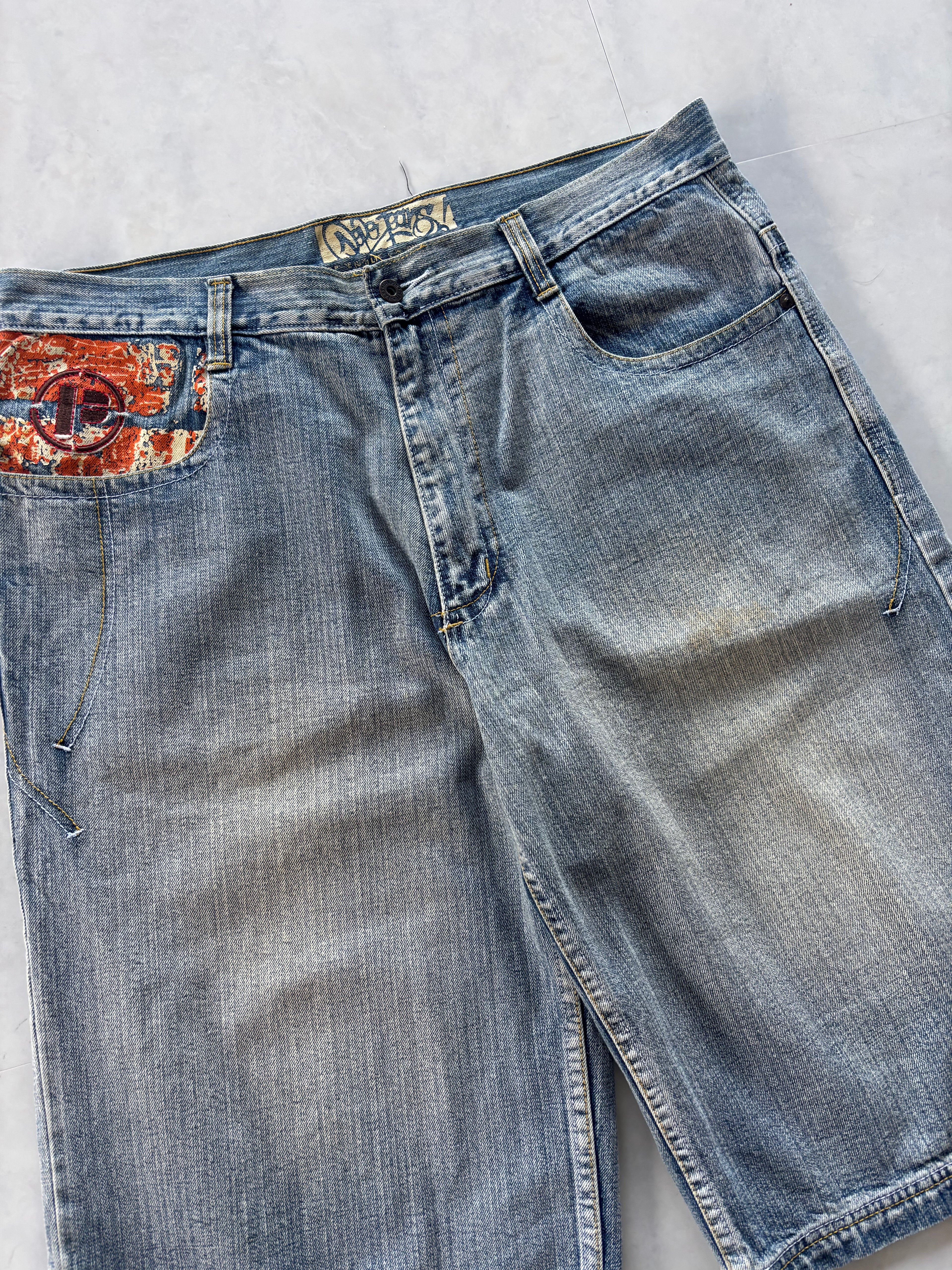 AKADEMIKS Back Logo Embroidery Denim Shorts