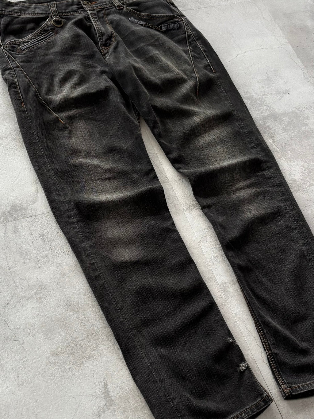 HIDEAWAYS DUST FADED ZIP DENIM