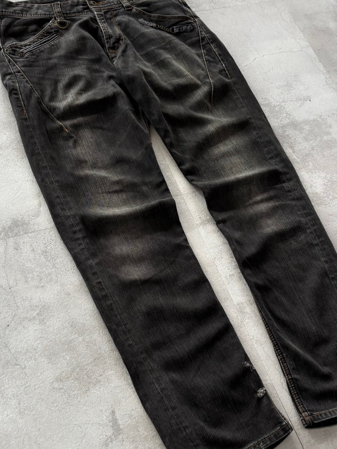 HIDEAWAYS DUST FADED ZIP DENIM