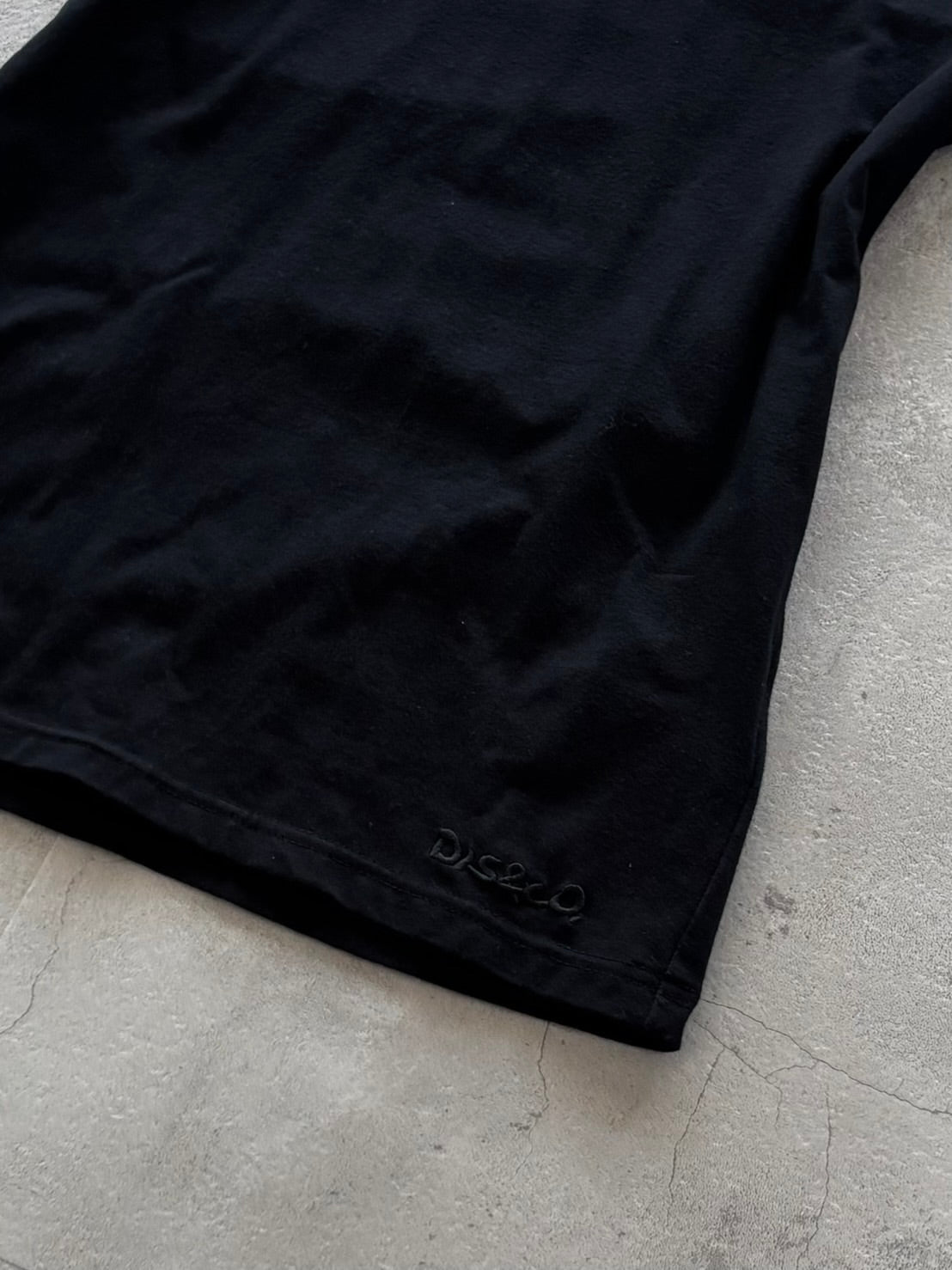 ROEN STAR SKULL BACK PRINT TEE
