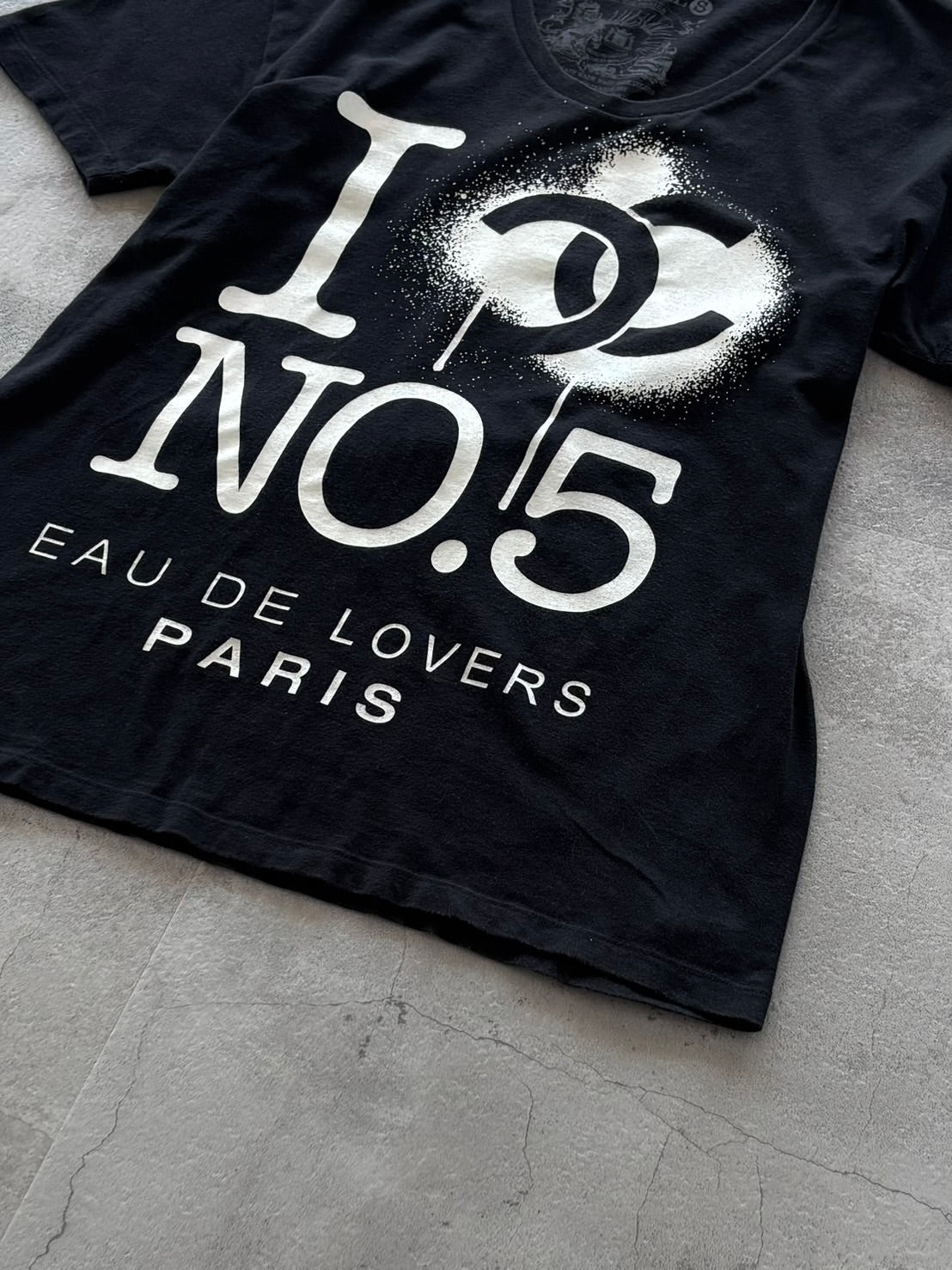 UNKNOWN  NO.5 PARIS GRAPHIC TEE