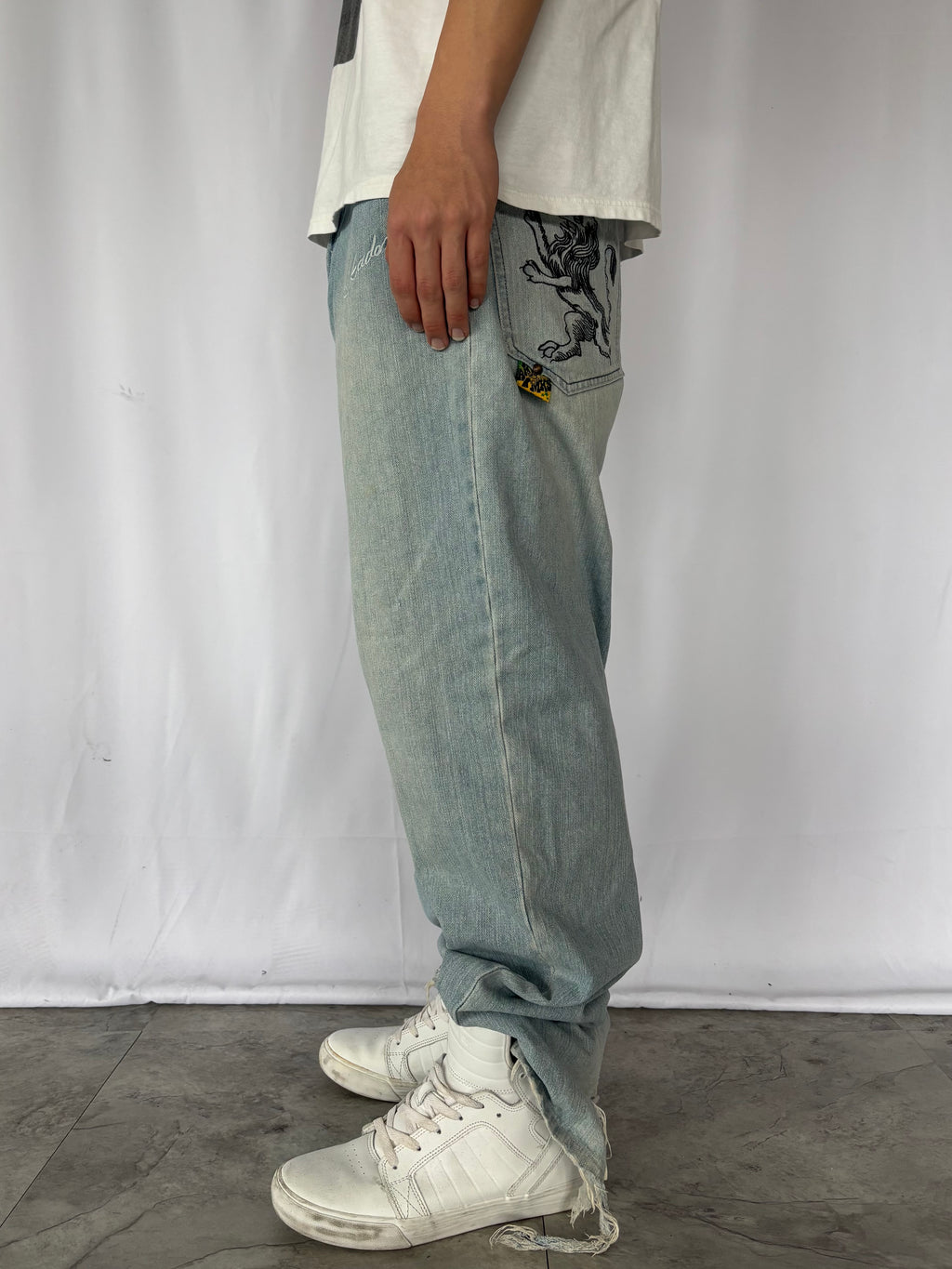 AKADEMIKS Back Embroidery Lion Denim