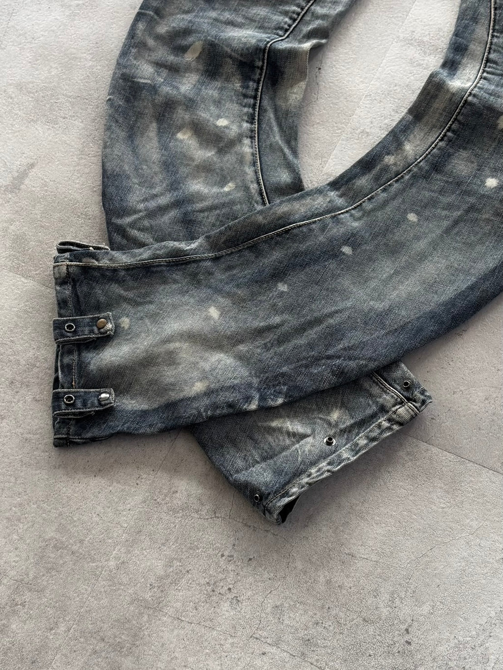 PPFM CHAOS CURVE DISTRESSED DENIM