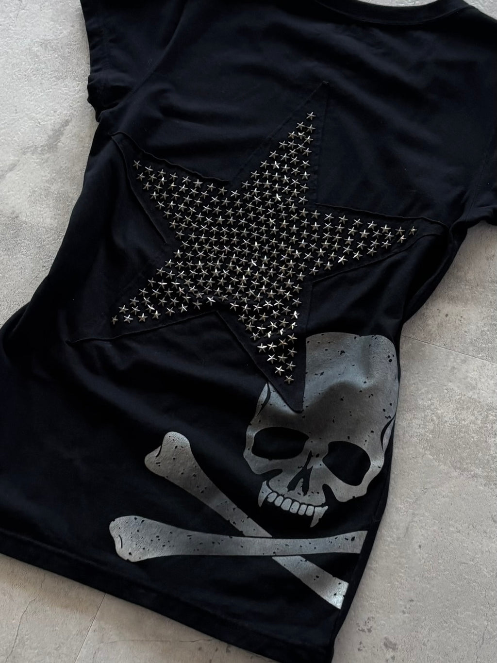 ROEN STAR SKULL BACK PRINT TEE