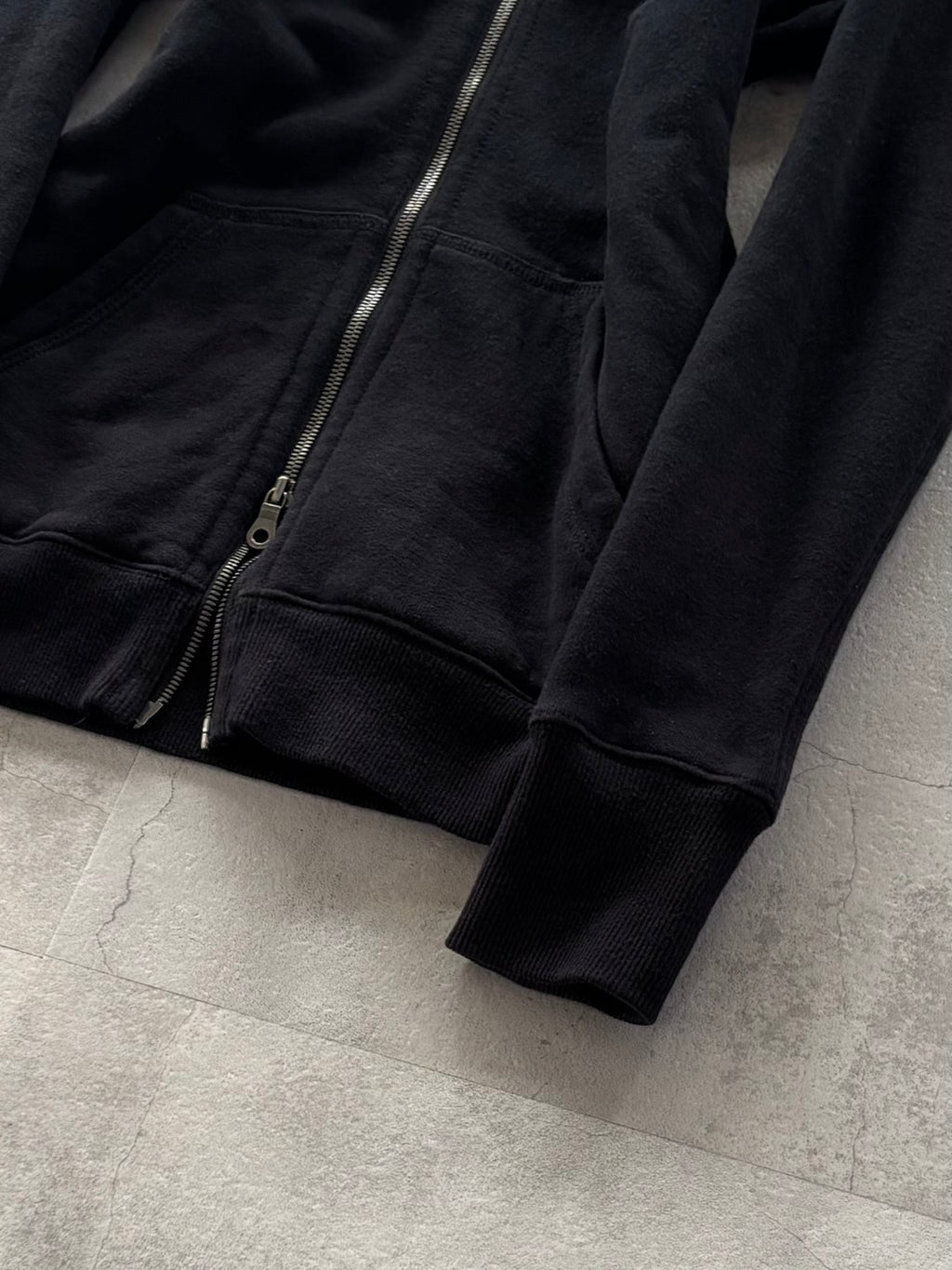5351 POUR LES HOMMES MINIMAL DARK ZIP HOODIE