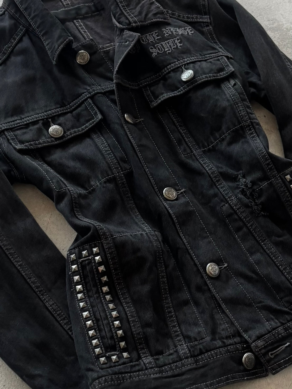 OF THE NEIGE STYLE STYLE DARKSIDE STUDS DENIM JACKET