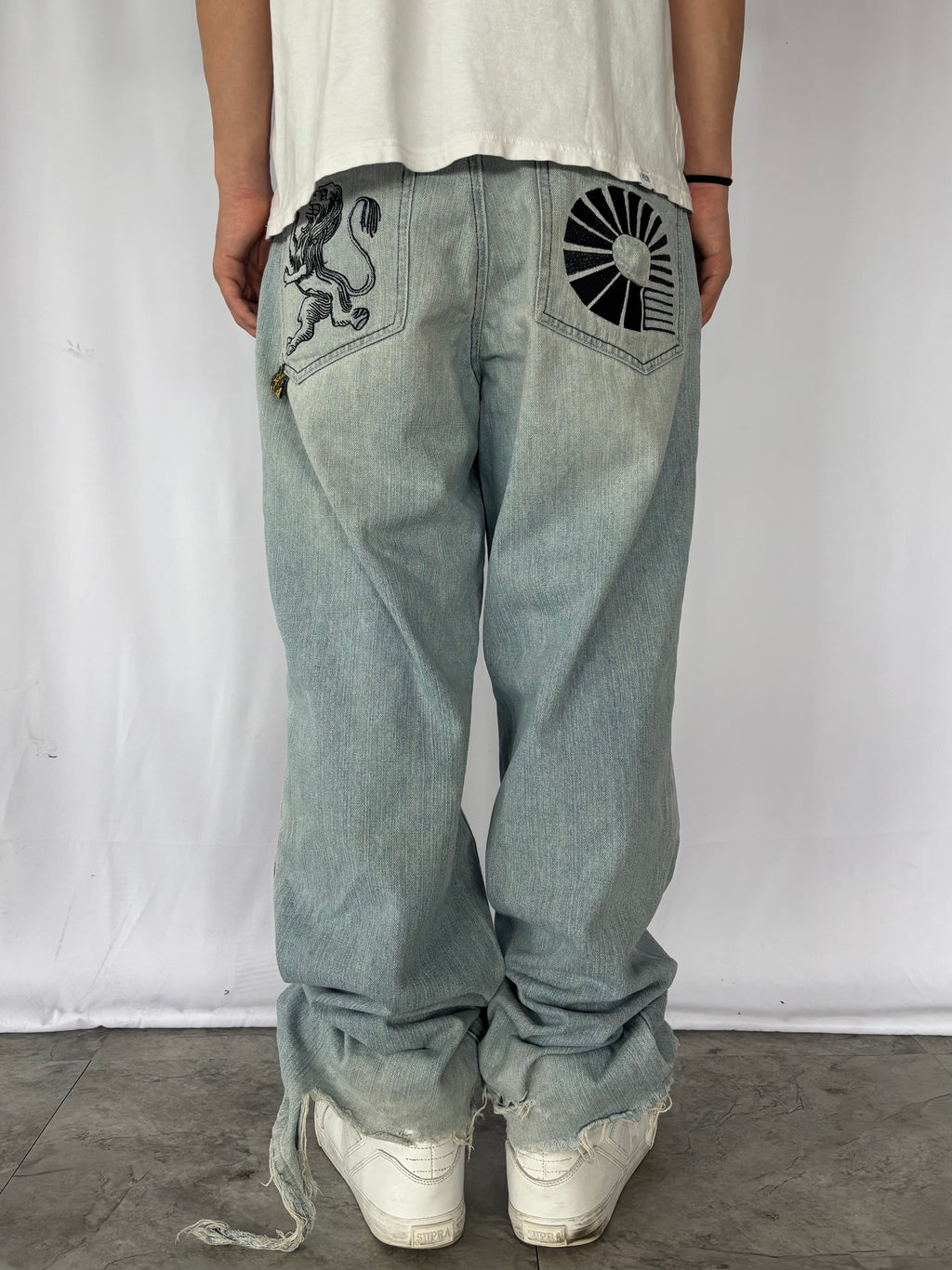 AKADEMIKS Back Embroidery Lion Denim