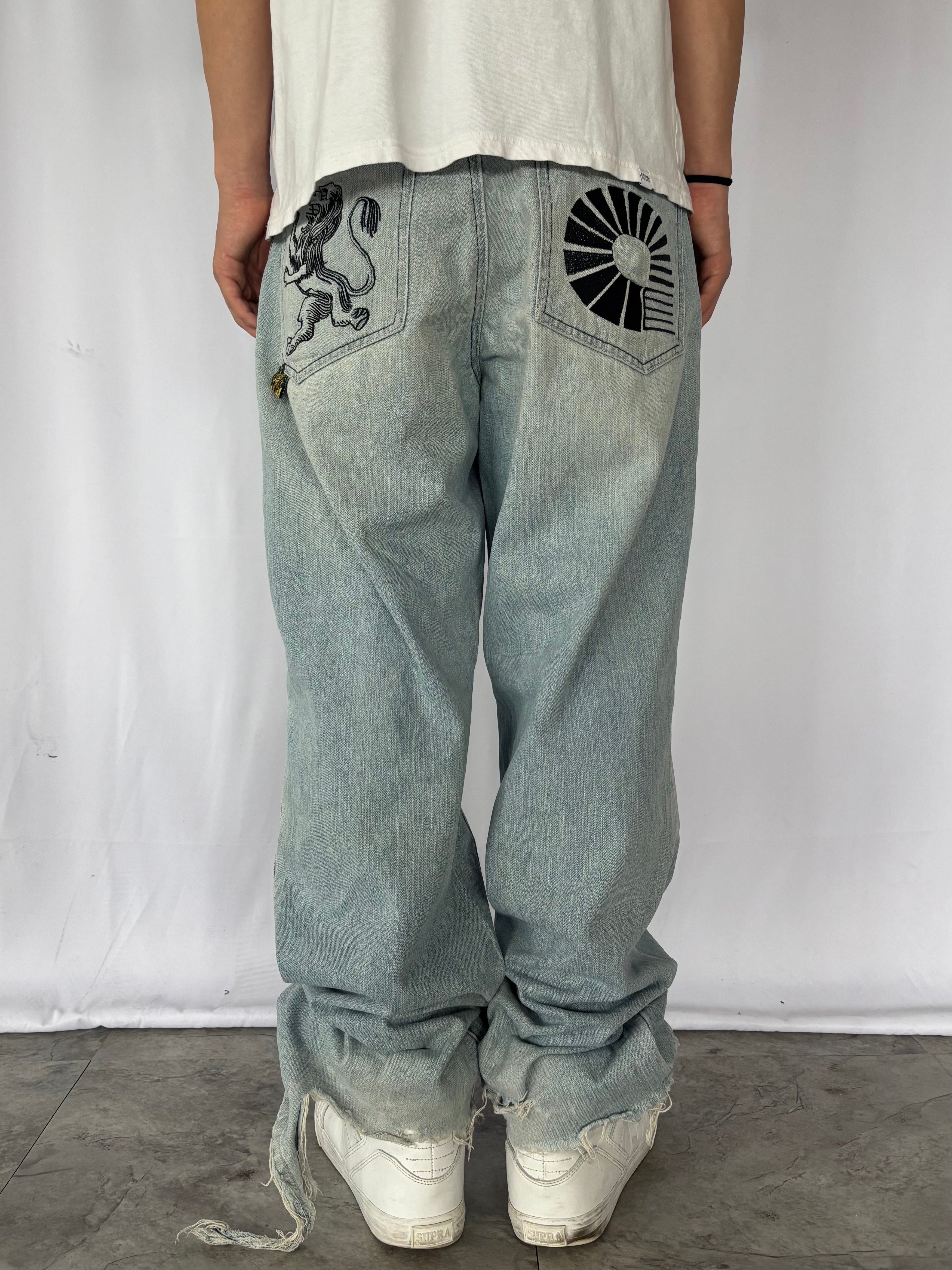AKADEMIKS Back Embroidery Lion Denim