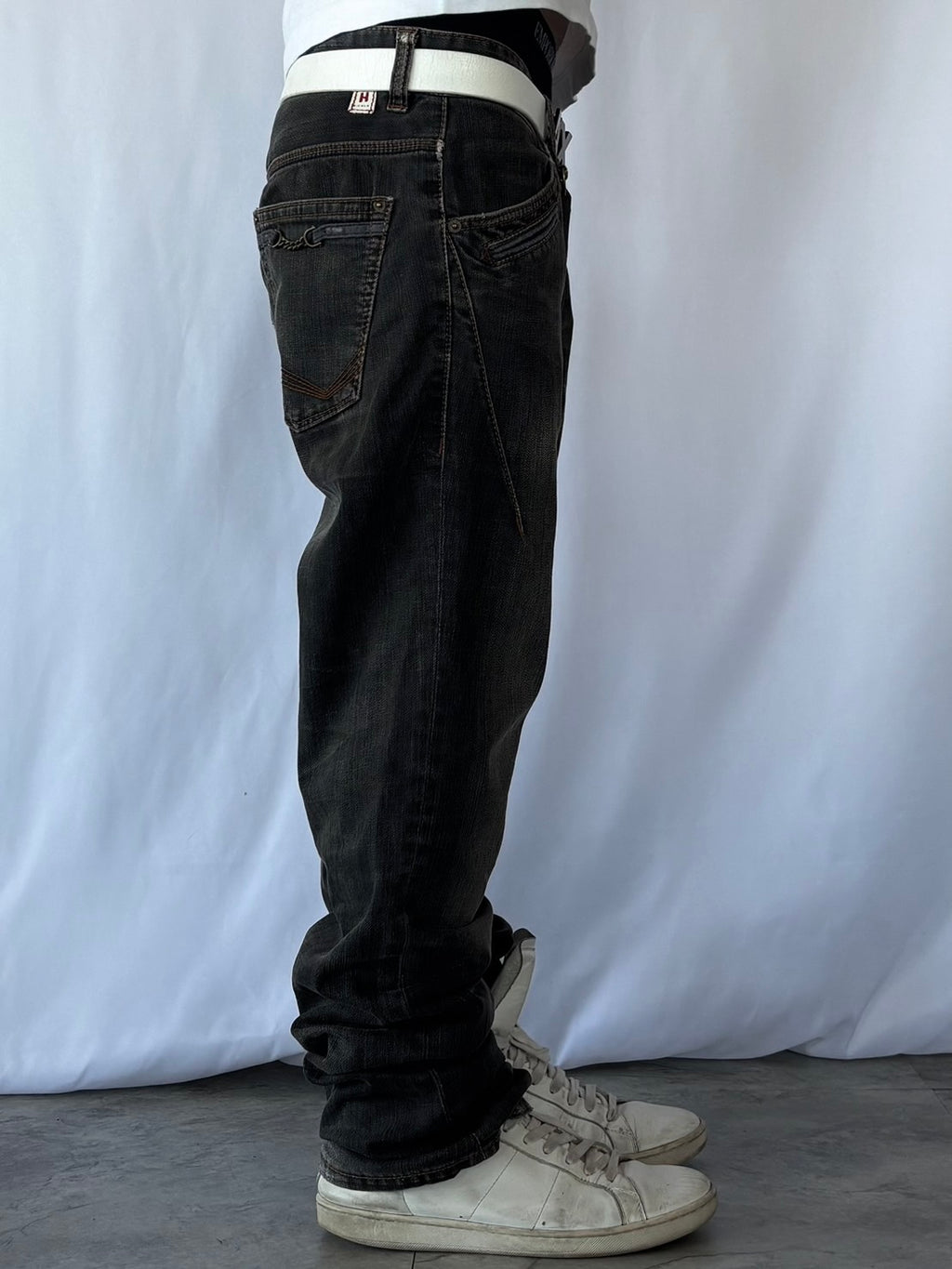 HIDEAWAYS DUST FADED ZIP DENIM