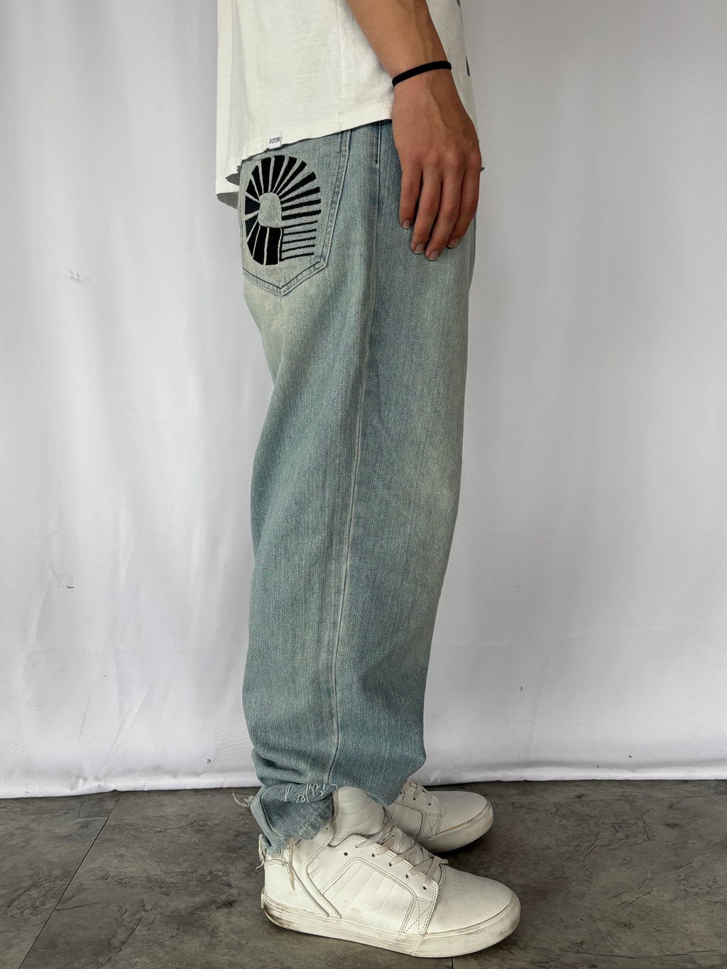 AKADEMIKS Back Embroidery Lion Denim